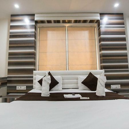 Hotel Fun City Navsari Ngoại thất bức ảnh