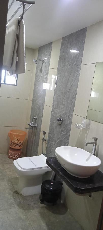 Hotel Fun City Navsari Ngoại thất bức ảnh