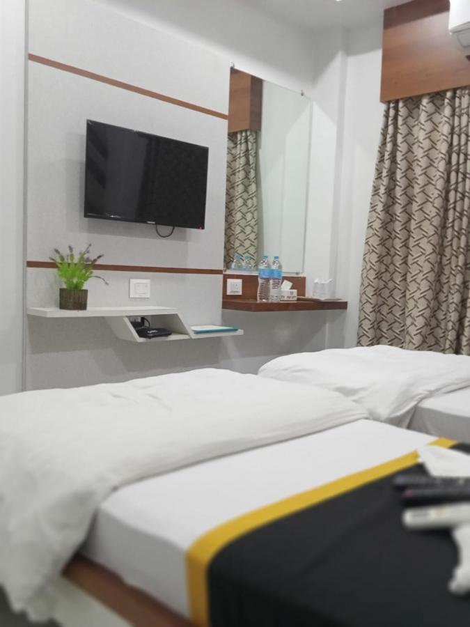 Hotel Fun City Navsari Ngoại thất bức ảnh