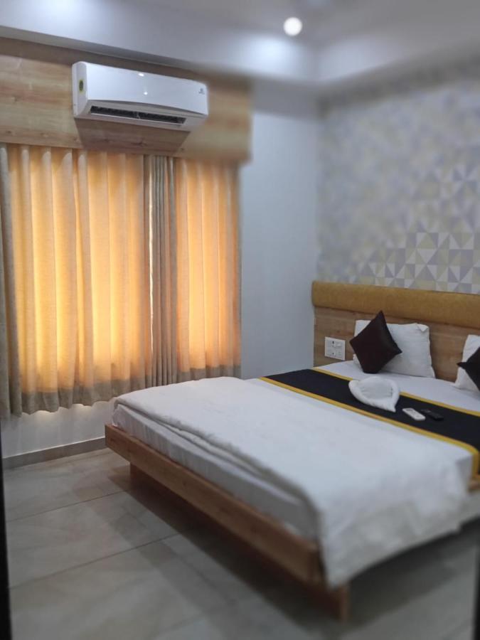 Hotel Fun City Navsari Ngoại thất bức ảnh