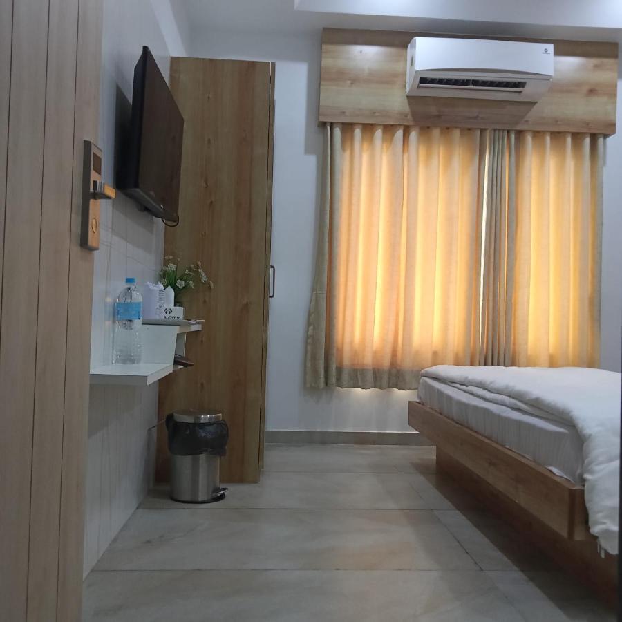 Hotel Fun City Navsari Ngoại thất bức ảnh