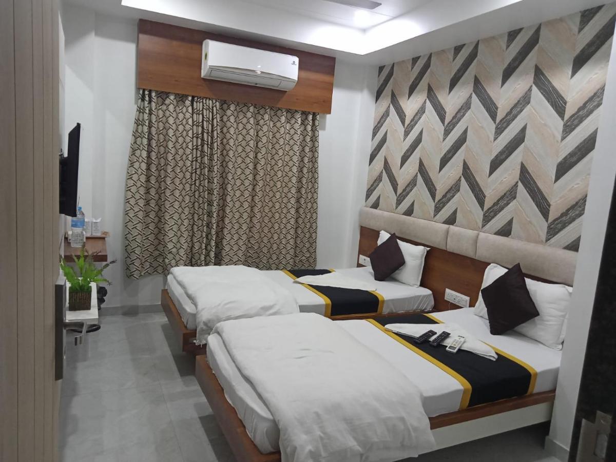 Hotel Fun City Navsari Ngoại thất bức ảnh