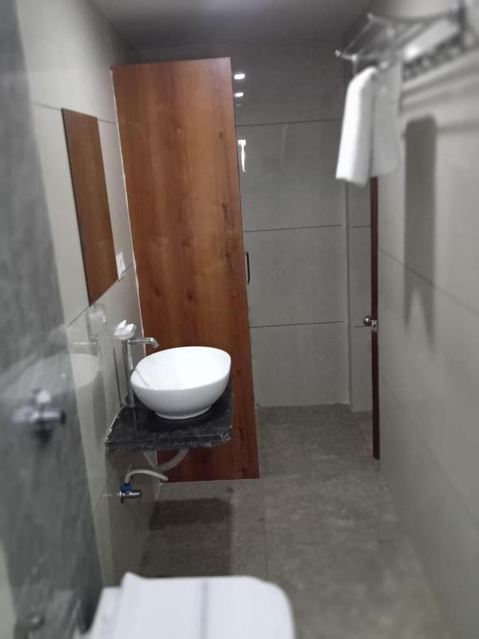 Hotel Fun City Navsari Ngoại thất bức ảnh