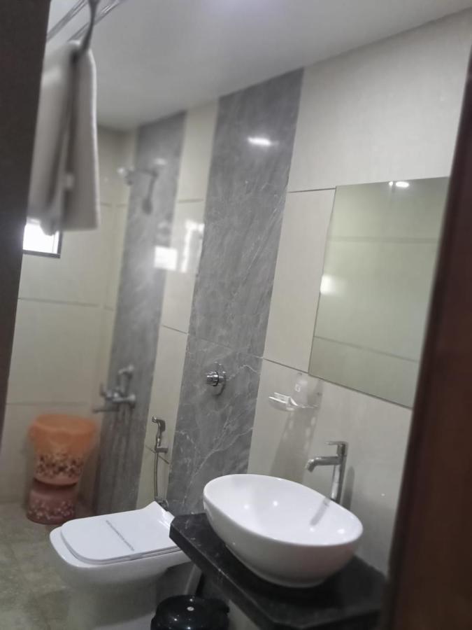 Hotel Fun City Navsari Ngoại thất bức ảnh