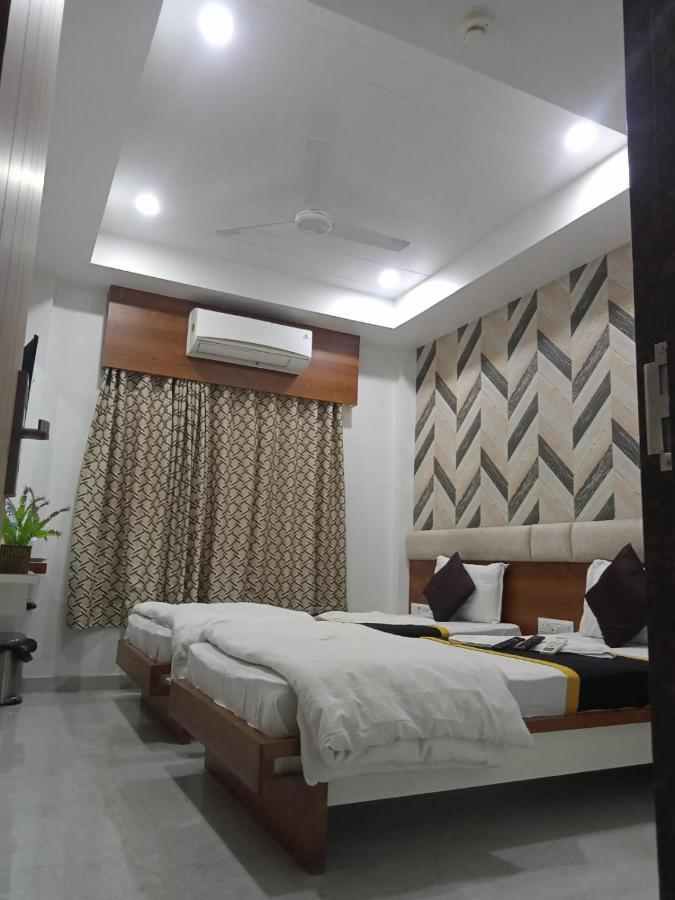 Hotel Fun City Navsari Ngoại thất bức ảnh