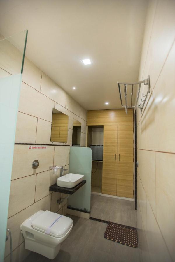 Hotel Fun City Navsari Ngoại thất bức ảnh