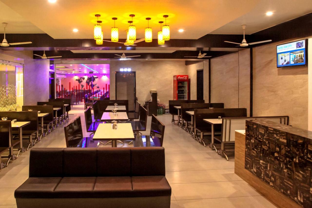 Hotel Fun City Navsari Ngoại thất bức ảnh