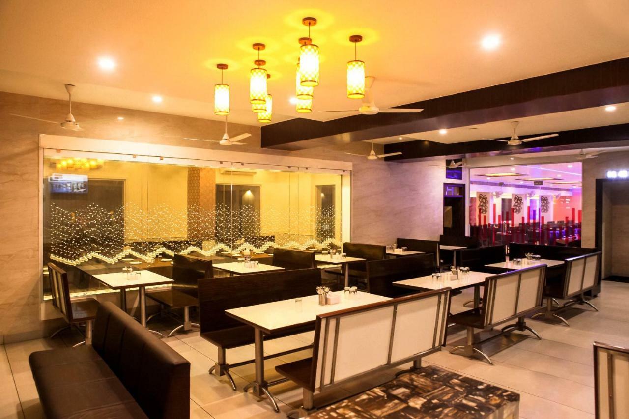 Hotel Fun City Navsari Ngoại thất bức ảnh