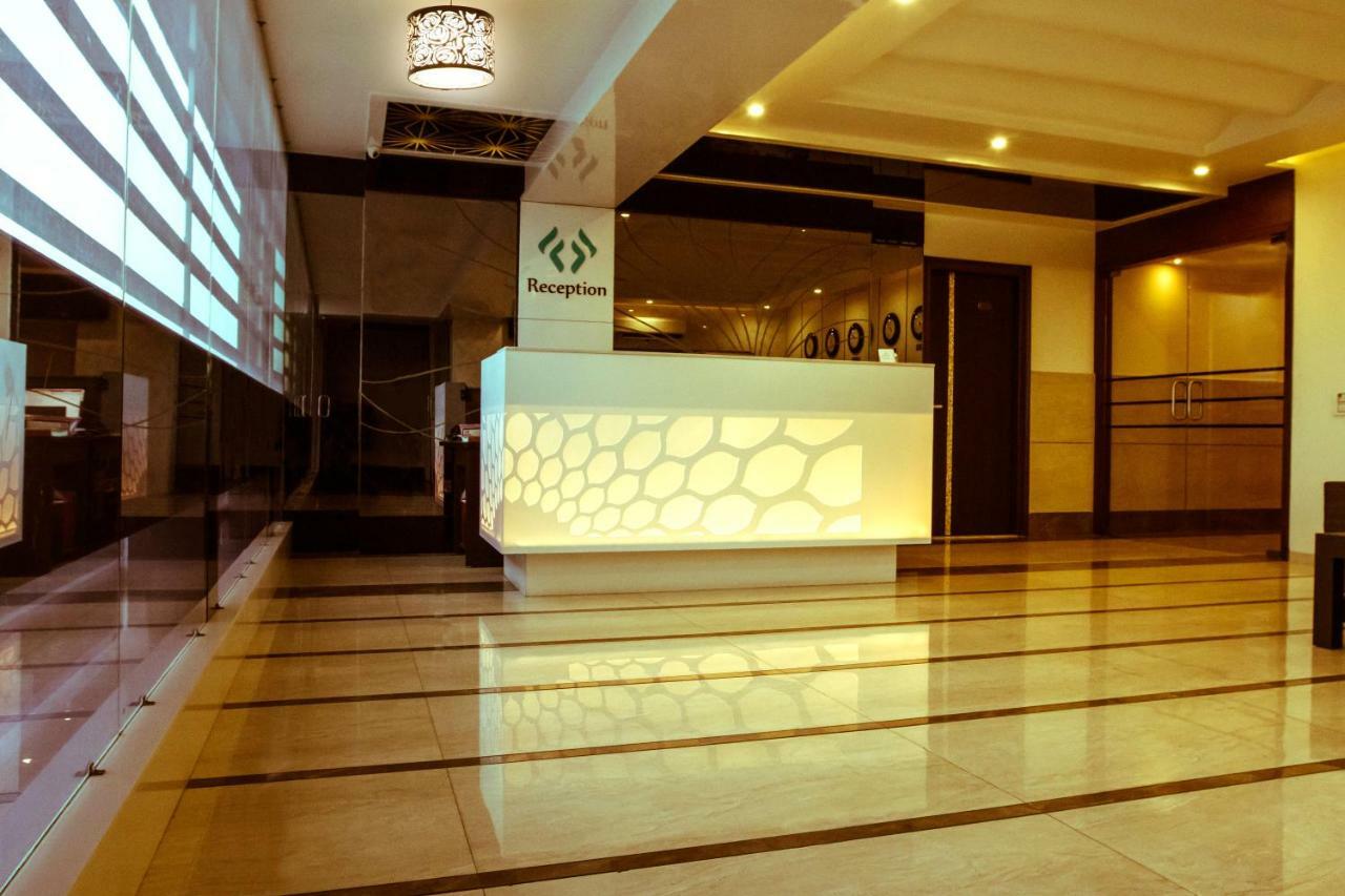 Hotel Fun City Navsari Ngoại thất bức ảnh