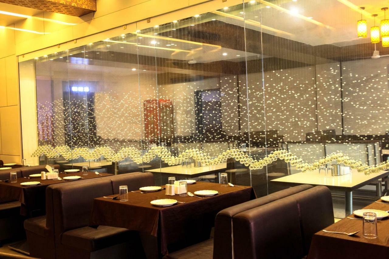 Hotel Fun City Navsari Ngoại thất bức ảnh