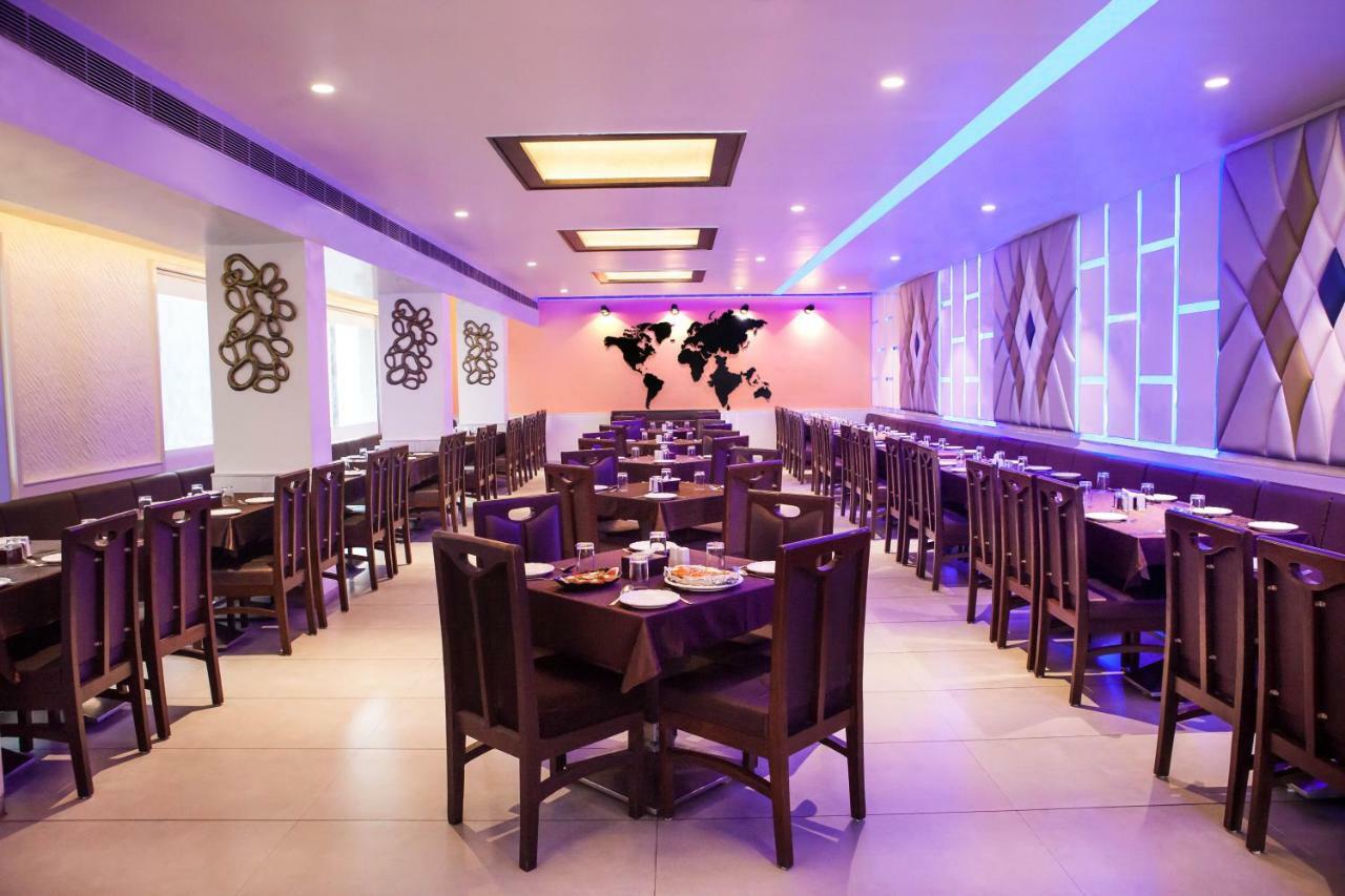 Hotel Fun City Navsari Ngoại thất bức ảnh