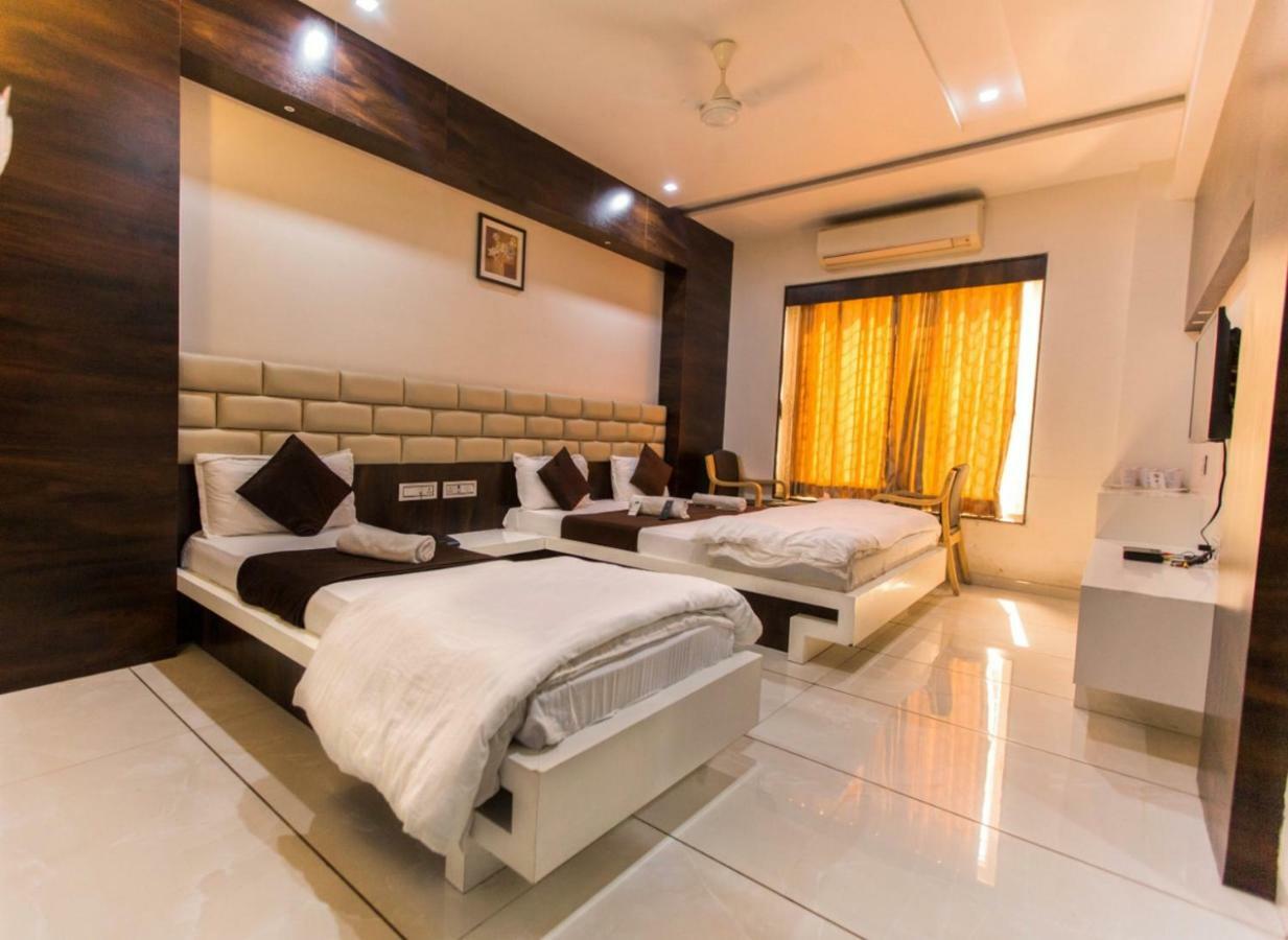 Hotel Fun City Navsari Ngoại thất bức ảnh