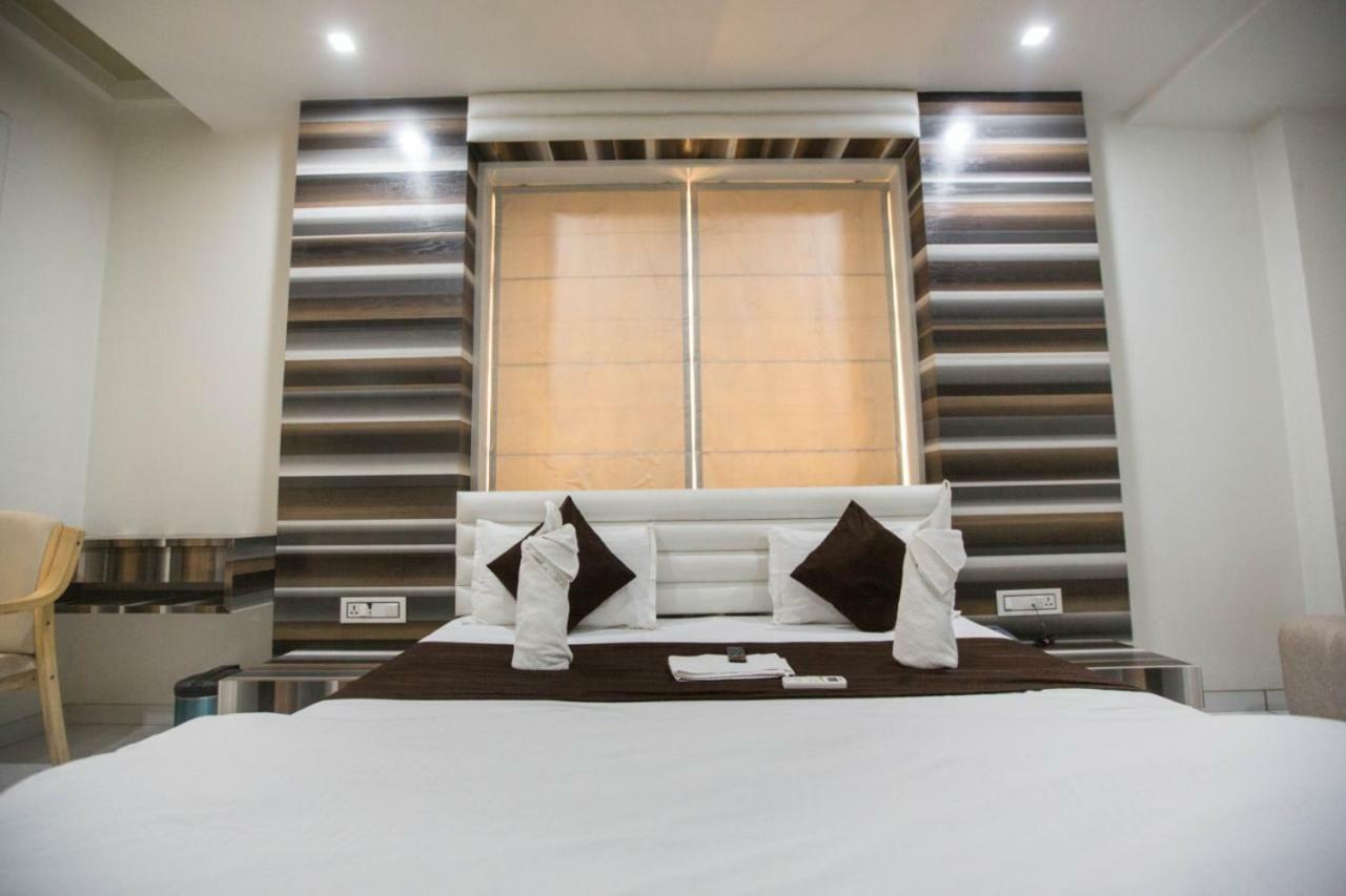 Hotel Fun City Navsari Ngoại thất bức ảnh