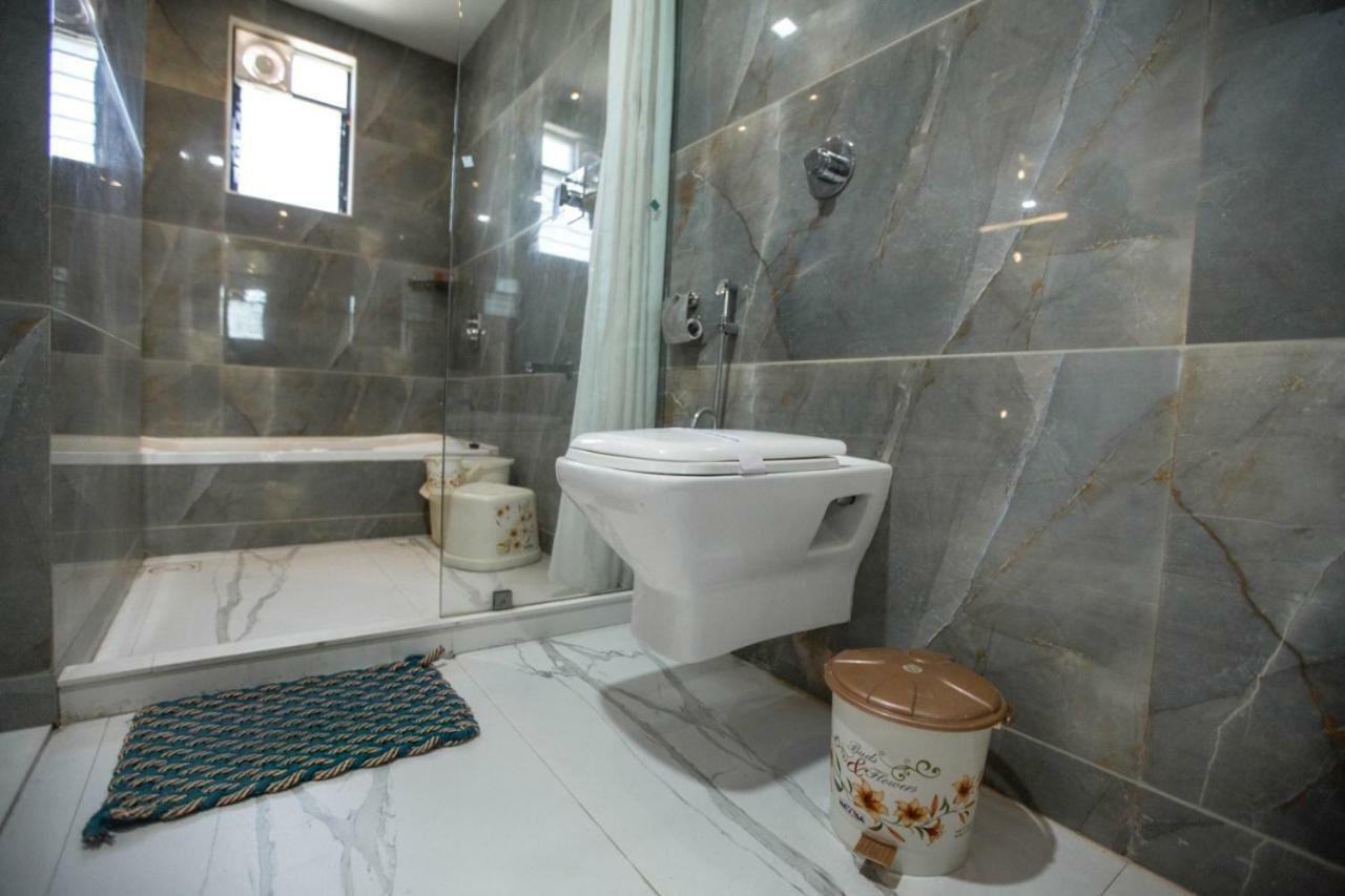 Hotel Fun City Navsari Ngoại thất bức ảnh