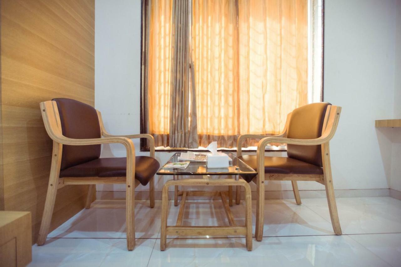 Hotel Fun City Navsari Ngoại thất bức ảnh