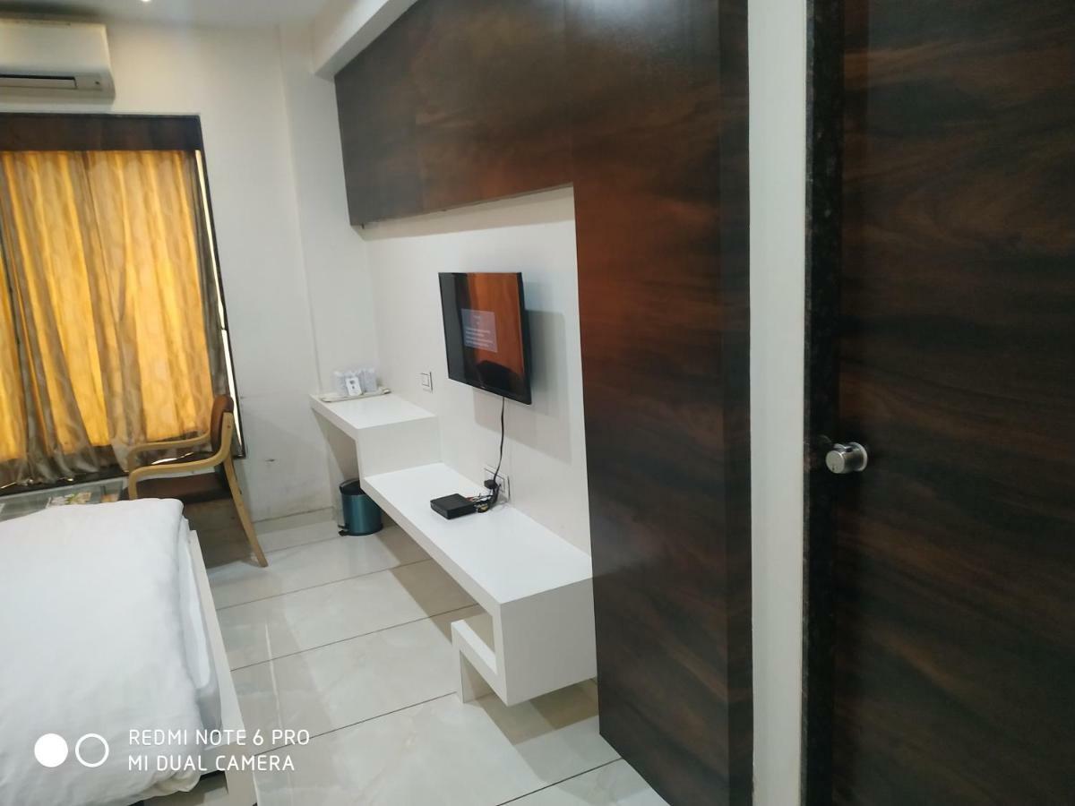 Hotel Fun City Navsari Ngoại thất bức ảnh