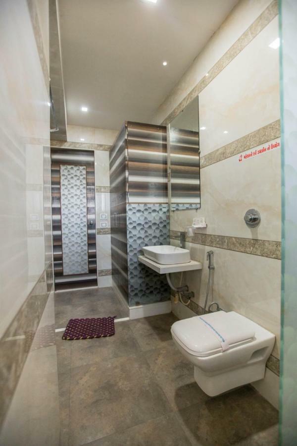 Hotel Fun City Navsari Ngoại thất bức ảnh